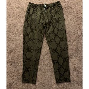 Lululemon Jett Crop Slim